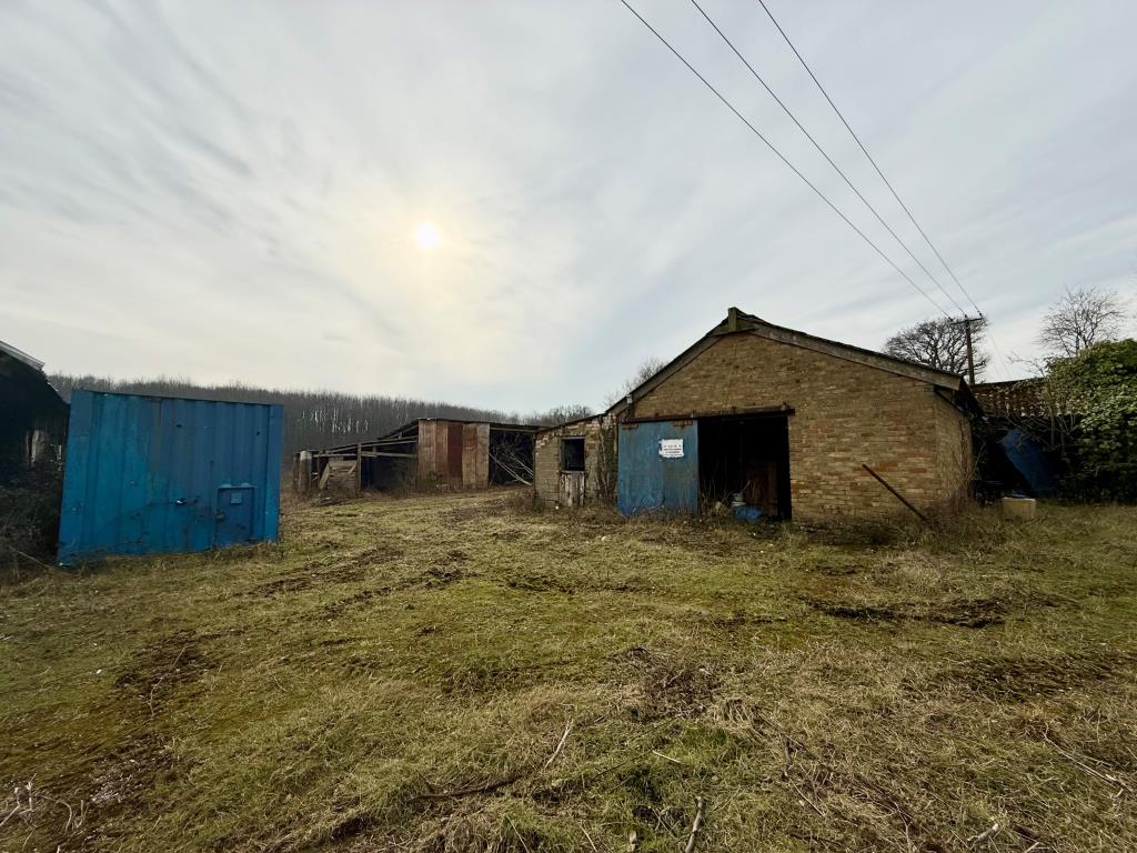 Lot: 49 - SITE WITH PLANNING PERMISSION FOR DETACHED HOUSE - Barn